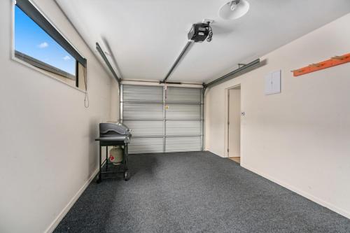 Urban Oasis - Wanaka Holiday Home - image 4