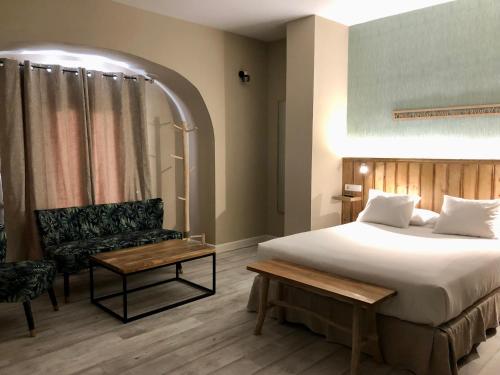 Superior Double Room image 5