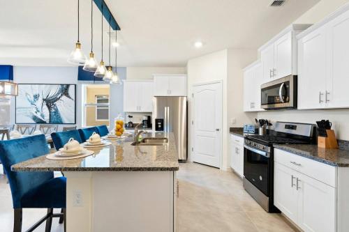 Solterra Resort 7 Bedroom Home with Pool 2207 in Davenport, USA