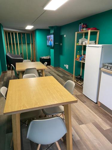 設施, Andaina in 撒利亞