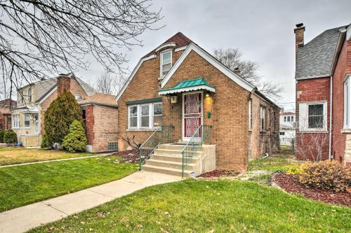 Chicago Home with Spacious Yard 14 Mi to Dtwn in Chicago, USA