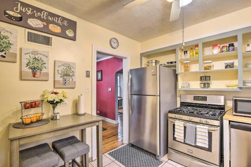 Chicago Home with Spacious Yard 14 Mi to Dtwn in Chicago, USA