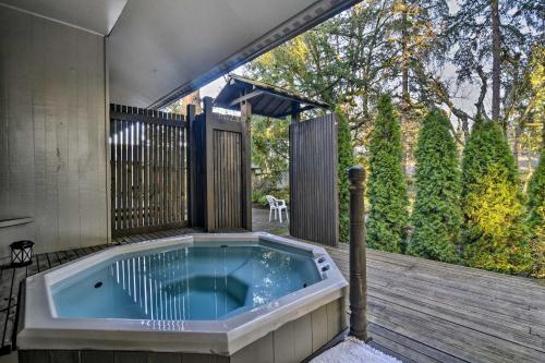 Spacious Hillsboro Home about 18 Mi to Portland!