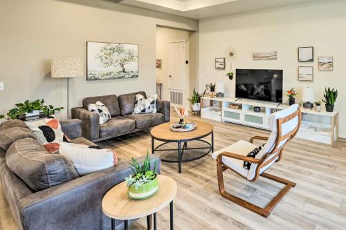 Sleek Fort Worth Home with Covered Patio! in Fort Worth, USA