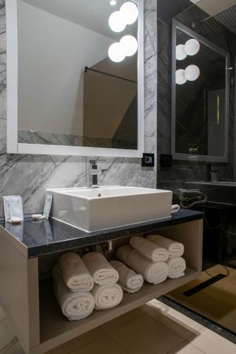 Hotel Roman Maramures - image 13