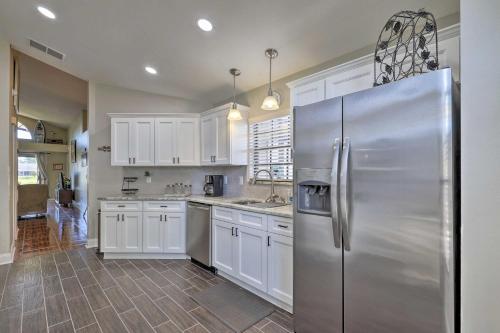 Lakefront Brandon Home with Patio and Screened Lanai! in Brandon, USA