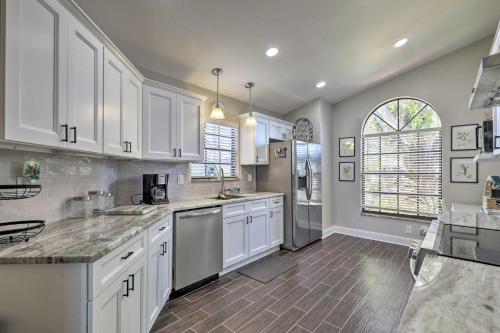 Lakefront Brandon Home with Patio and Screened Lanai! in Brandon, USA