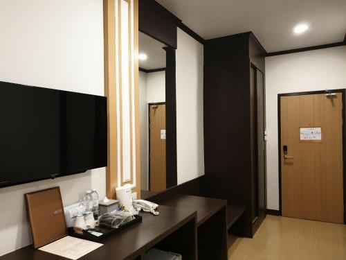 room detail thumbnail 1