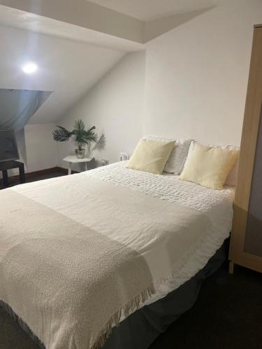 Balham, South London Spacious Guest House 6, 6 rooms available