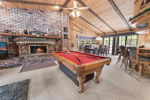 TEAKWOOD - Close to Lake and Slopes in Big Bear Lake, USA