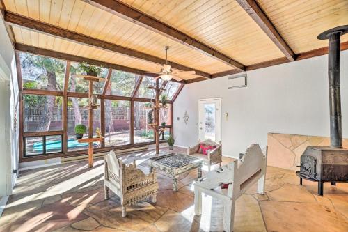 1 Mi to Cathedral Rock Trailhead: Home w/ Sunroom - Tap to explore photos