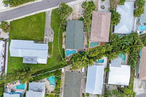 Dreamscape: North End Pool Home 2 Blocks to Beach by Anna Maria Life Vacation Rentals - image 3