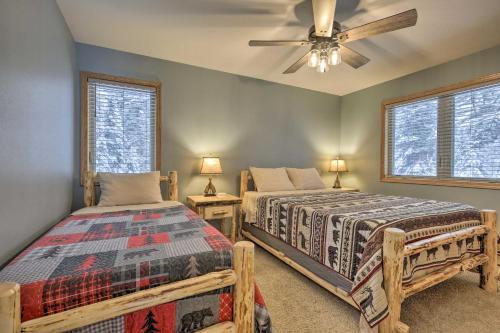 Cozy Eagle River Home with Paddleboard and 2 Kayaks!