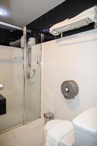 파타야 워킹 스트리트의 아파트먼트 (22m², 침실 1개, 프라이빗 욕실 1개) - 샤워실