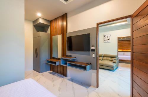 Loy Chalet - image 5