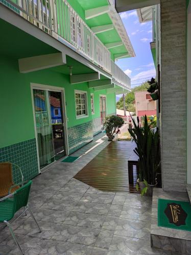 Exterior view, Residencial Verde in Mole Beach