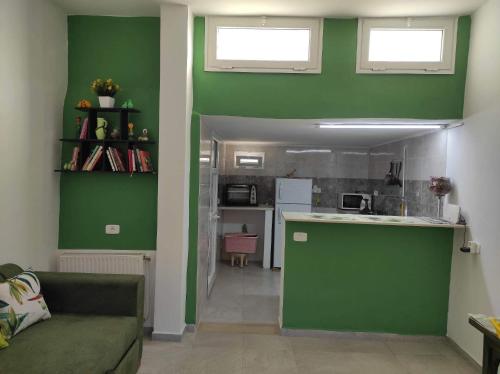Kitchen, Studio, Cite la GAZELLE ,pas Jafar, quartier calme 10 min de l'aeroport pres du Technopark in Ariana