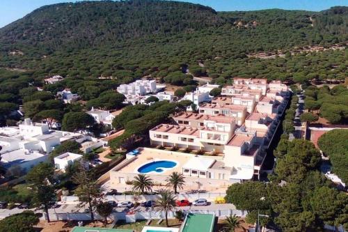 Apartment with terrace and pool by the sea