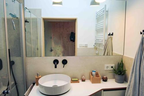Bathroom, Cabin Westerwald Sauna zubuchbar in Niederdreisbach