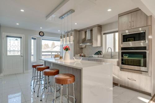 Rare Find fully renovated 6 bedroom 3 bath and both levels — other in 28 La Valencia Gardens Northeast, Calgary Canada, T1Y 6P4