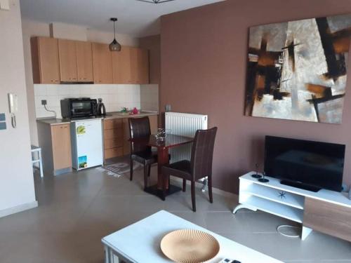 Εclectic Apartment 8fr (free parking)