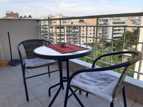 Εclectic Apartment 8fr (free parking)