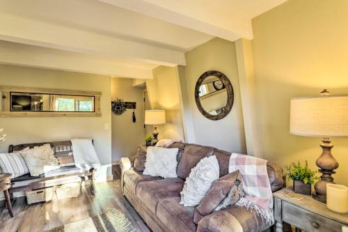 Updated Banner Elk Condo, 1 Mi to Sugar Mountain! in Banner Elk, USA