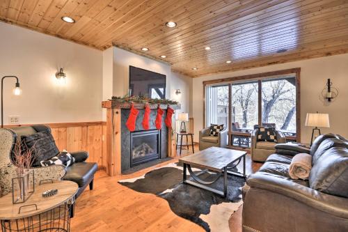 Spacious Red Lodge Townhome Private Hot Tub!