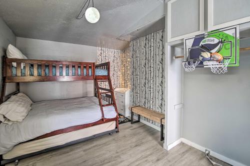 Cozy Cle Elum Cabin with 3 Acres and Stocked Pond