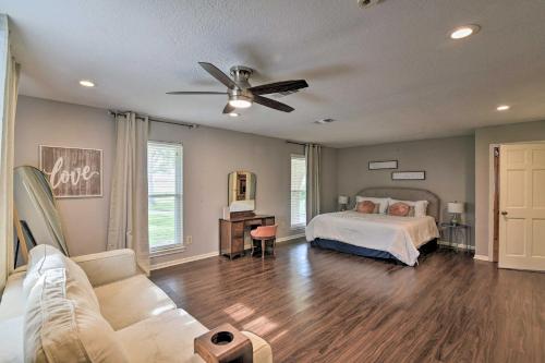 Lake Access & Pool: Spacious Freeport Home! in Oyster Creek (TX)