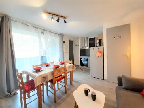T3 6 pers à St-Lary-Soulan avec balcon, wifi et parking - FR-1-457-318 (T3 6 pers a St-Lary-Soulan avec balcon, wifi et parking - FR-1-457-318) in Saint-Lary-Soulan