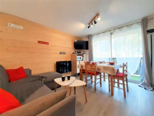 T3 6 pers à St-Lary-Soulan avec balcon, wifi et parking - FR-1-457-318 (T3 6 pers a St-Lary-Soulan avec balcon, wifi et parking - FR-1-457-318) in Saint-Lary-Soulan