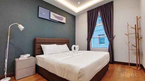 Private Room at Sky Suites KLCC by iRent365 - image 7