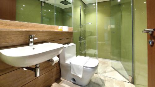 Private Room at Sky Suites KLCC by iRent365 - image 5