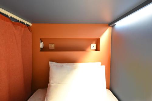 Bunk Bed in Mixed Dormitory Room image 3