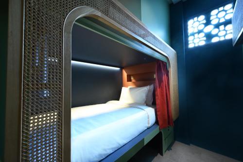 Bunk Bed in Mixed Dormitory Room image 4