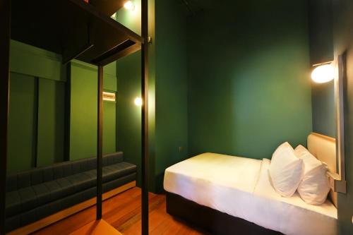 Standard Queen Room image 2