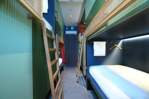 Bunk Bed in Mixed Dormitory Room image 6