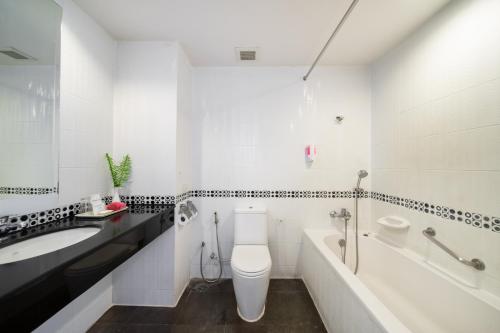 room detail thumbnail 2