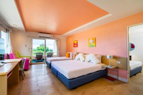 room detail thumbnail 0