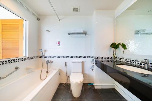 room detail thumbnail 2