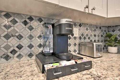 Fire Pit and Deck Atlanta Home about 8 Mi to Dwtn! in Collier Heights