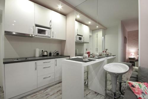 Apartment with Mountain View image 8