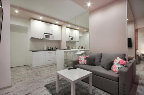Apartment with Mountain View image 10