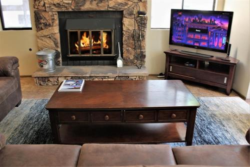 Summit Ski Shack - image 4