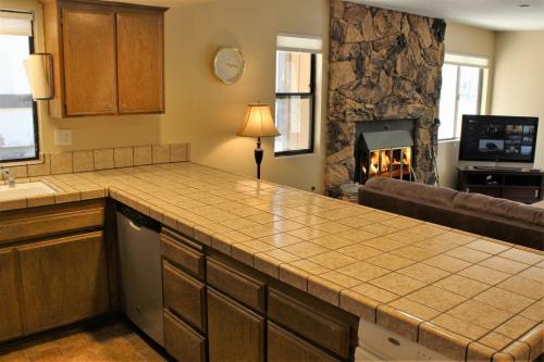 Summit Ski Shack - image 14