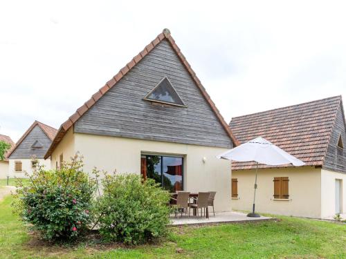 Charming holiday home in Lacapelle-Marival with terrace - Location saisonnière - Lacapelle-Marival