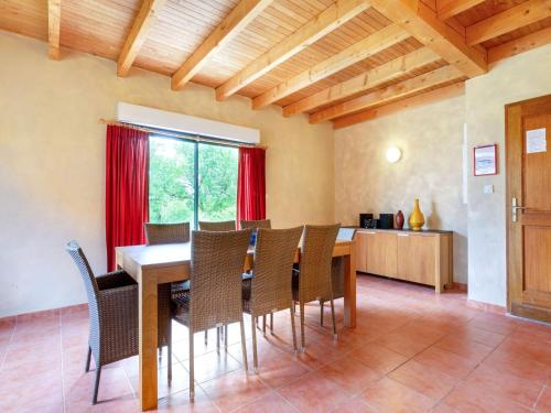 Charming holiday home in Lacapelle-Marival with terrace