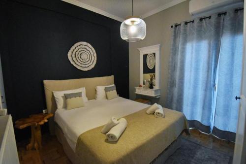 Seven Seconds Away Apartment, Atene