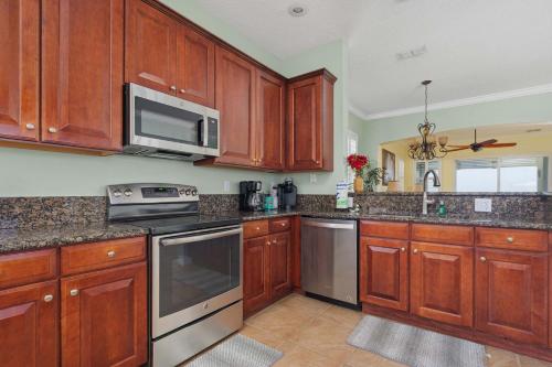 751 Cinnamon Beach 3 Bedroom Sleeps 8 Ocean Front 2 Pools Pet Friendly - image 11